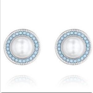 Chloe + Isabel Heirloom Pearl Stud Earrings